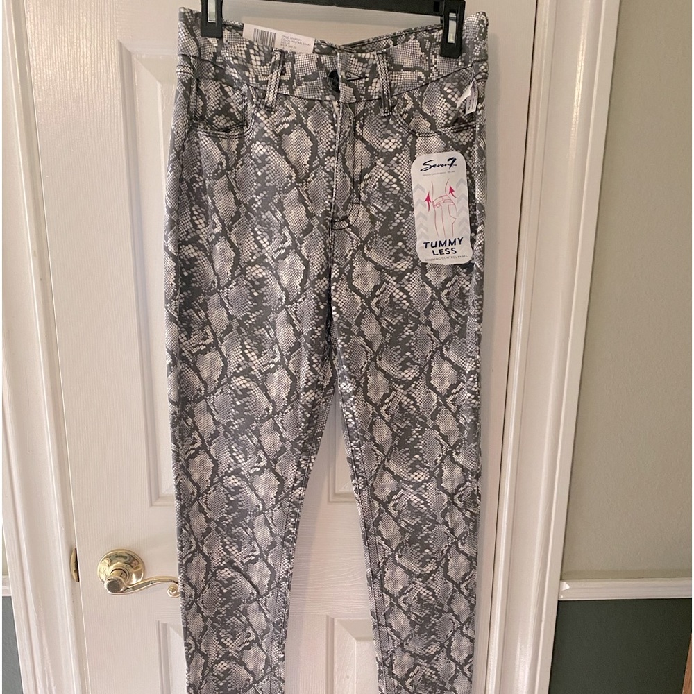 Women’s Jeans, brand Seven 7. In a gray digital print.